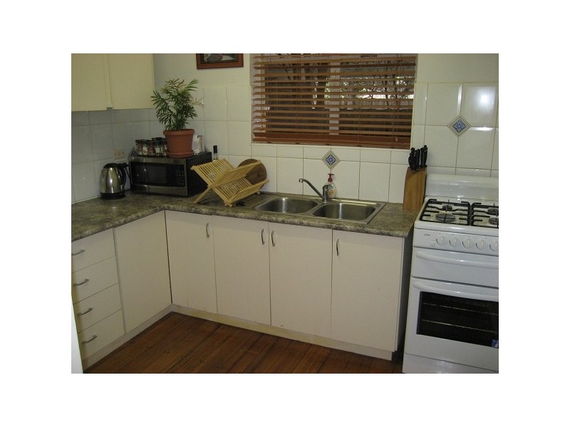 2/98 GROSVENOR STREET, St Kilda East VIC 3183