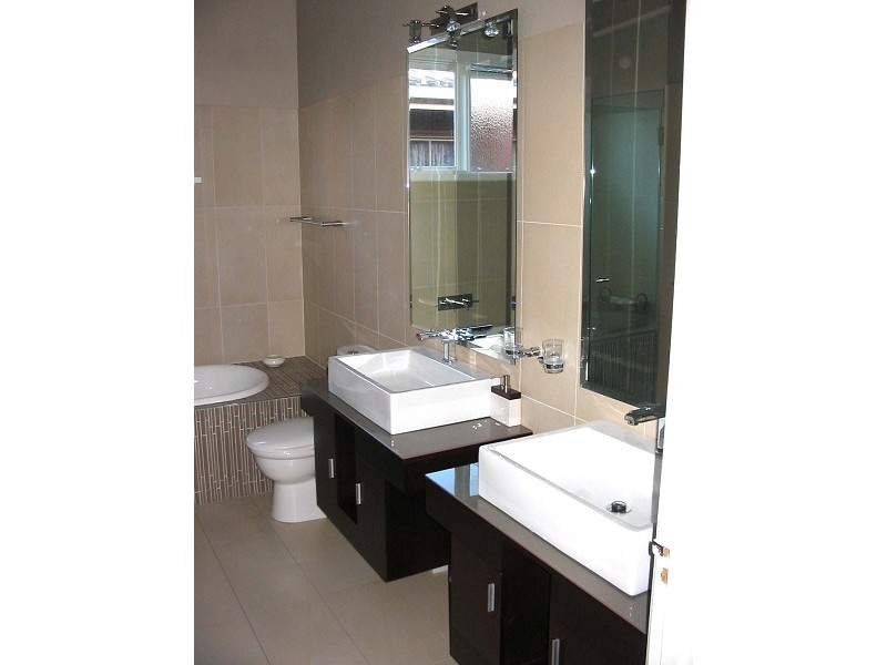 9 NARRAWONG CRESCENT, Caulfield VIC 3162