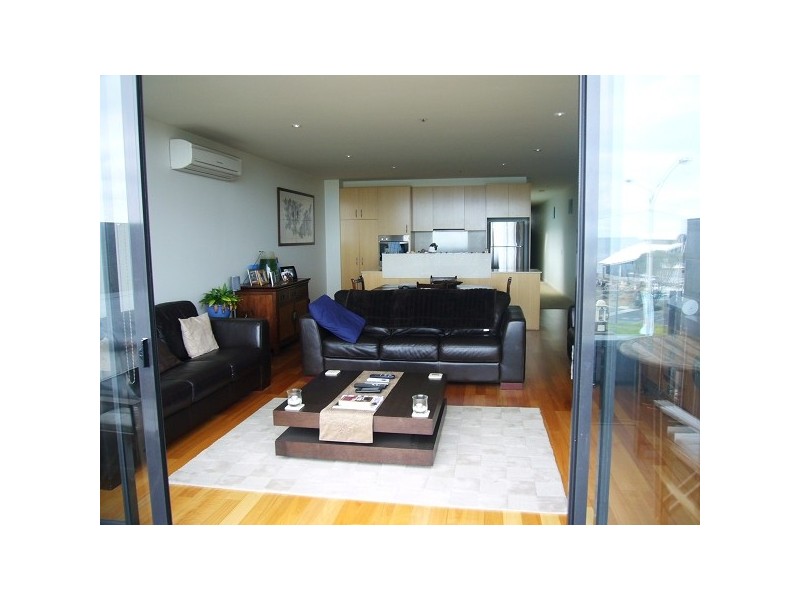 309/49 BEACH STREET, Port Melbourne VIC 3207