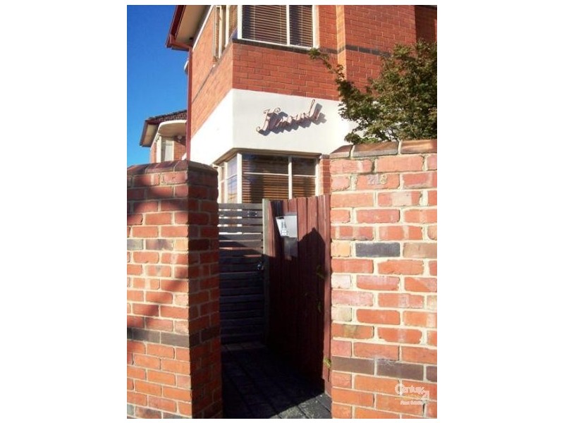 1/218 INKERMAN STREET, St Kilda East VIC 3183