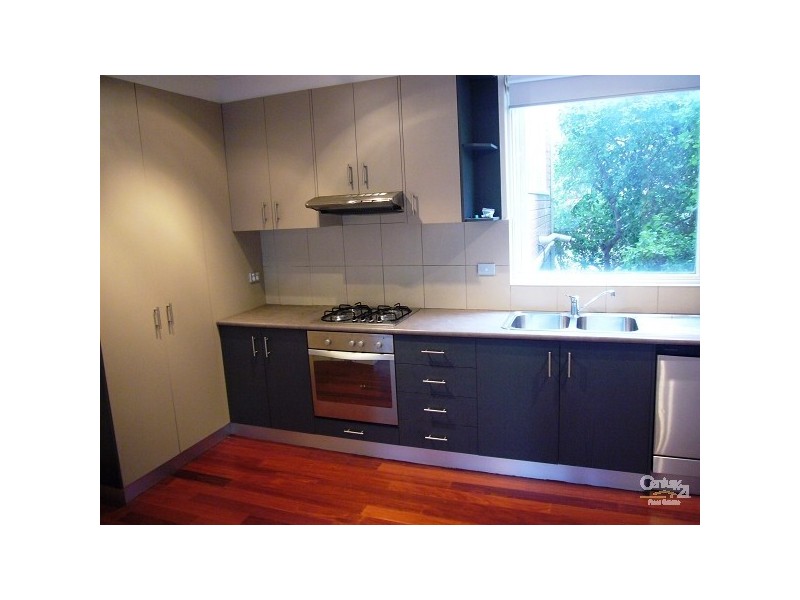 2/67A BARKLY STREET, St Kilda VIC 3182