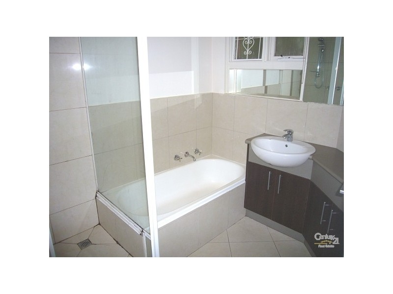 2/67A BARKLY STREET, St Kilda VIC 3182