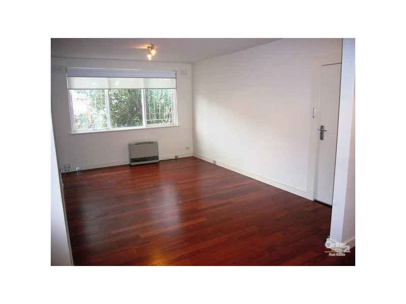 2/67A BARKLY STREET, St Kilda VIC 3182