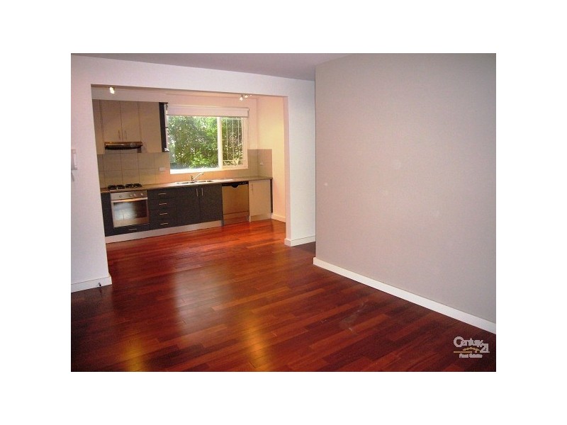 2/67A BARKLY STREET, St Kilda VIC 3182