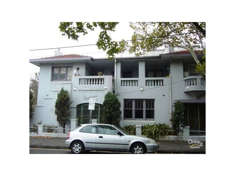 2/8 GLENHUNTLY ROAD, Elwood VIC 3184