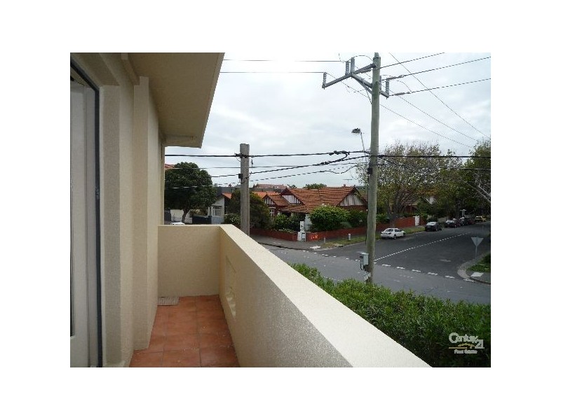 2/8 GLENHUNTLY ROAD, Elwood VIC 3184