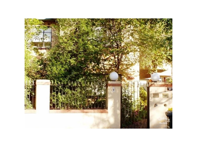 4/1 EILDON COURT, St Kilda VIC 3182