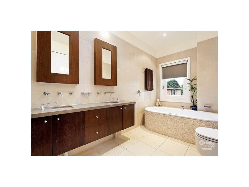 3 Tennis Grove, Armadale VIC 3143