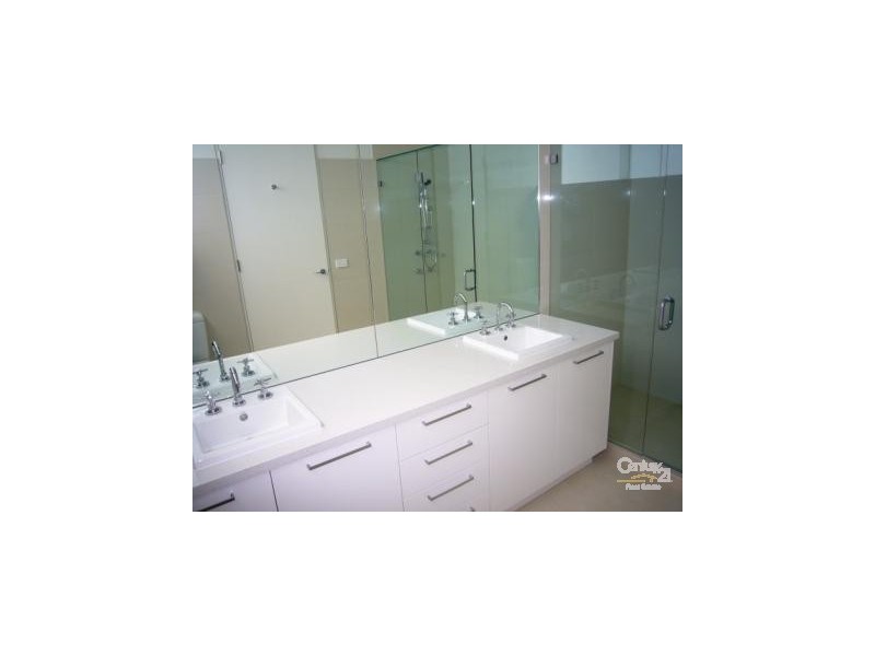 12 NELSON STREET, St Kilda VIC 3182