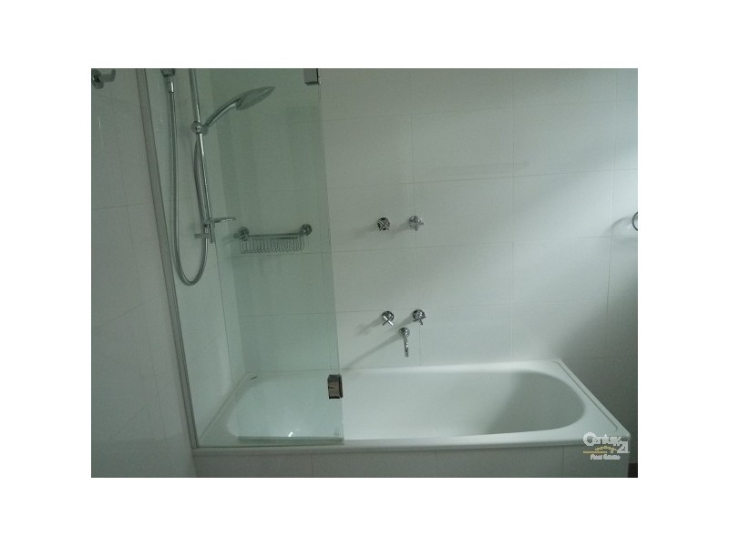 4/1 TAHARA ROAD, Toorak VIC 3142