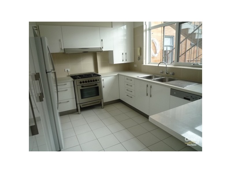 4/1 TAHARA ROAD, Toorak VIC 3142