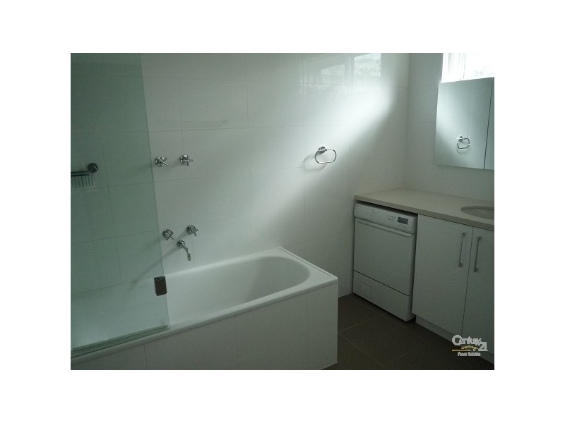 4/1 TAHARA ROAD, Toorak VIC 3142