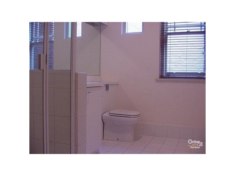 1/57 ROBE STREET, St Kilda VIC 3182