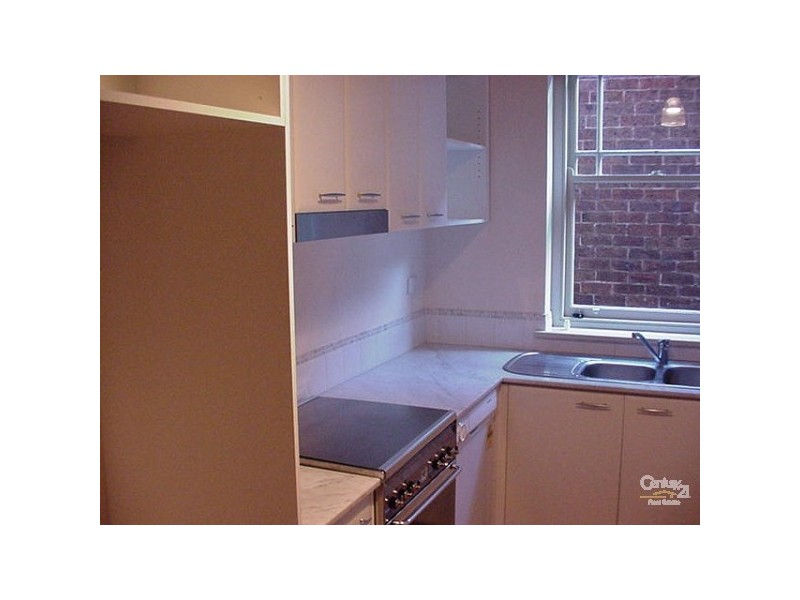 1/57 ROBE STREET, St Kilda VIC 3182