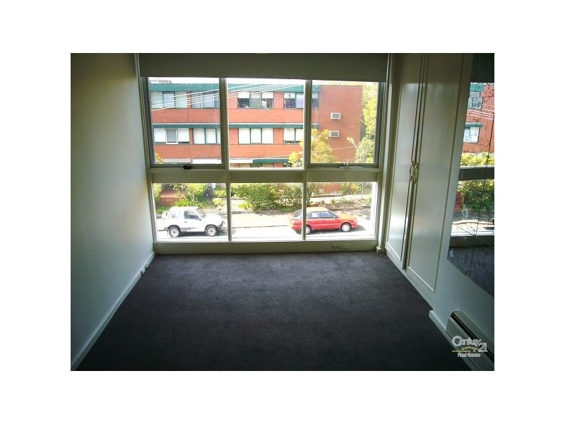 2/14 TENNYSON STREET, St Kilda VIC 3182