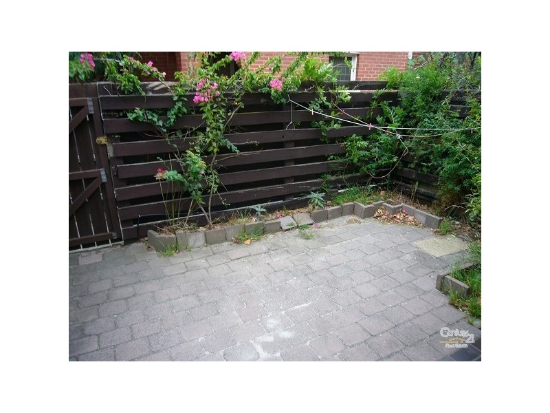 2/14 TENNYSON STREET, St Kilda VIC 3182