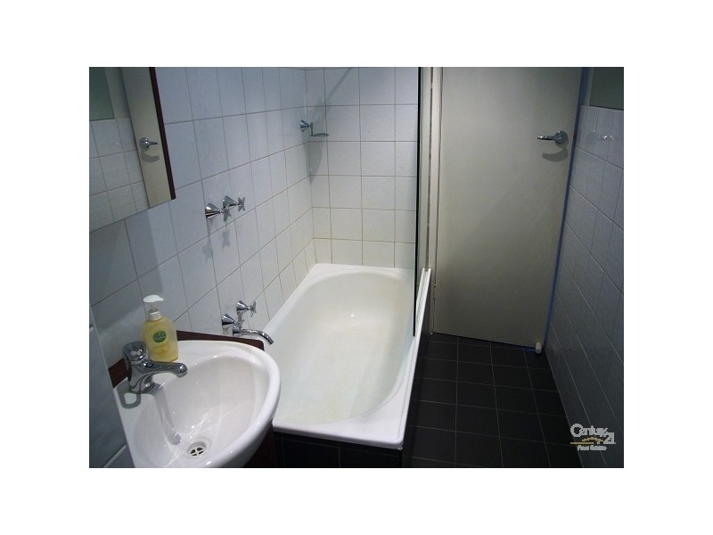 12B/12 MARINE PARADE, St Kilda VIC 3182