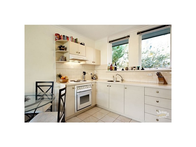 8/244 Barkly Street, St Kilda VIC 3182