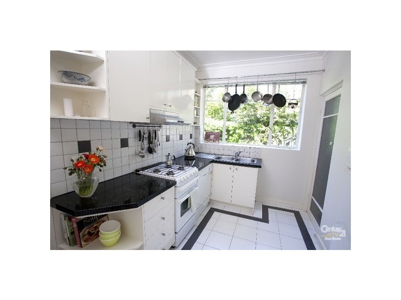 2/27 RUSKIN STREET, Elwood VIC 3184