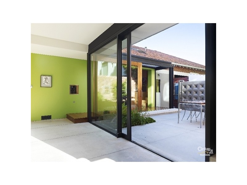 8 JERVOIS STREET, St Kilda VIC 3182