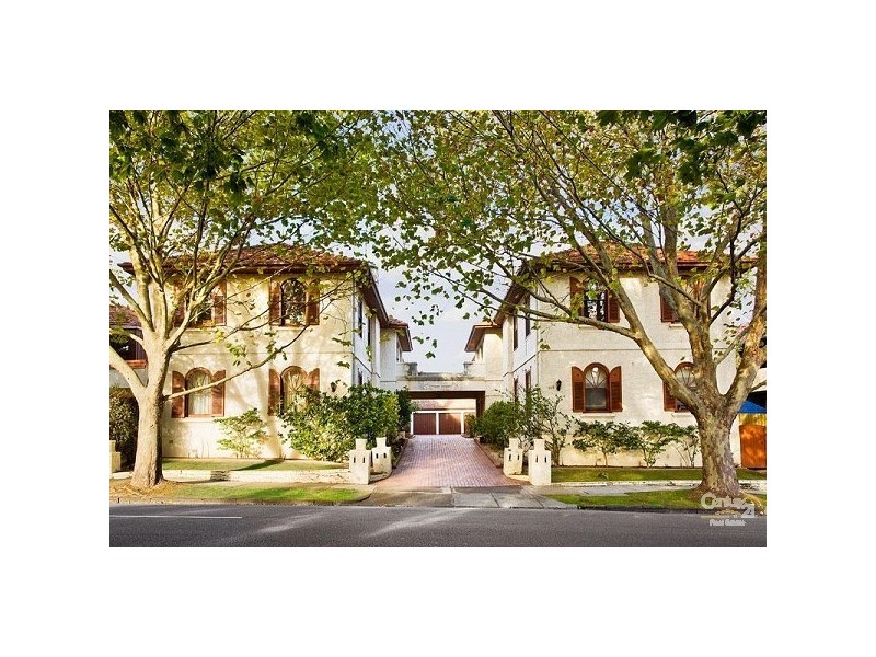 1/698 ORRONG ROAD, Toorak VIC 3142