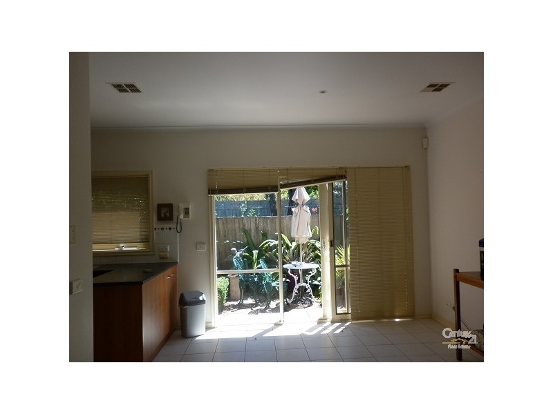 2/22 HAWTHORN AVENUE, Caulfield North VIC 3161