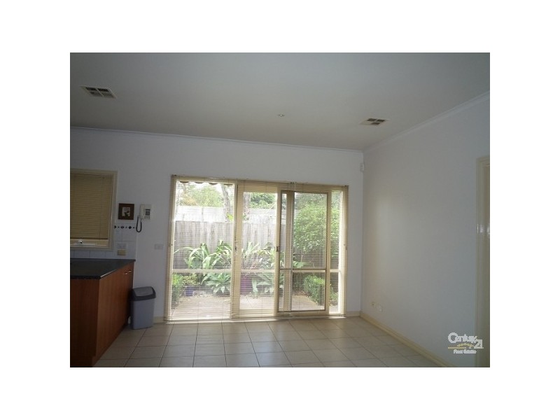 2/22 HAWTHORN AVENUE, Caulfield North VIC 3161