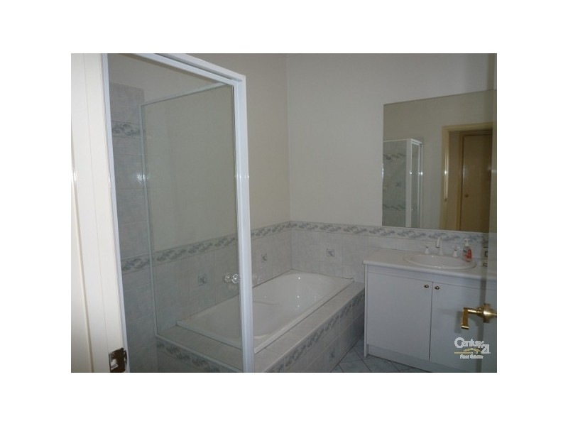 2/22 HAWTHORN AVENUE, Caulfield North VIC 3161