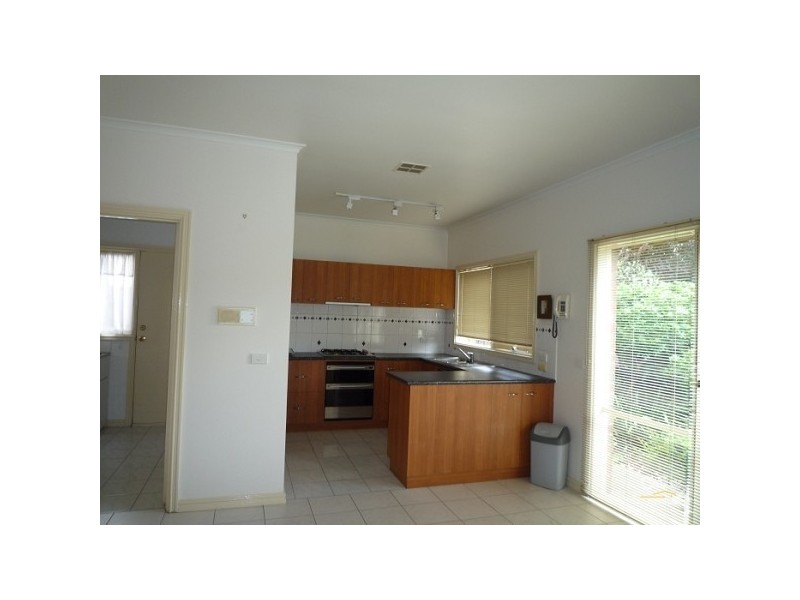 2/22 HAWTHORN AVENUE, Caulfield North VIC 3161