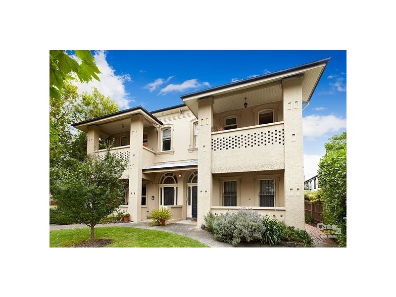 8/15 CRIMEA STREET, St Kilda VIC 3182