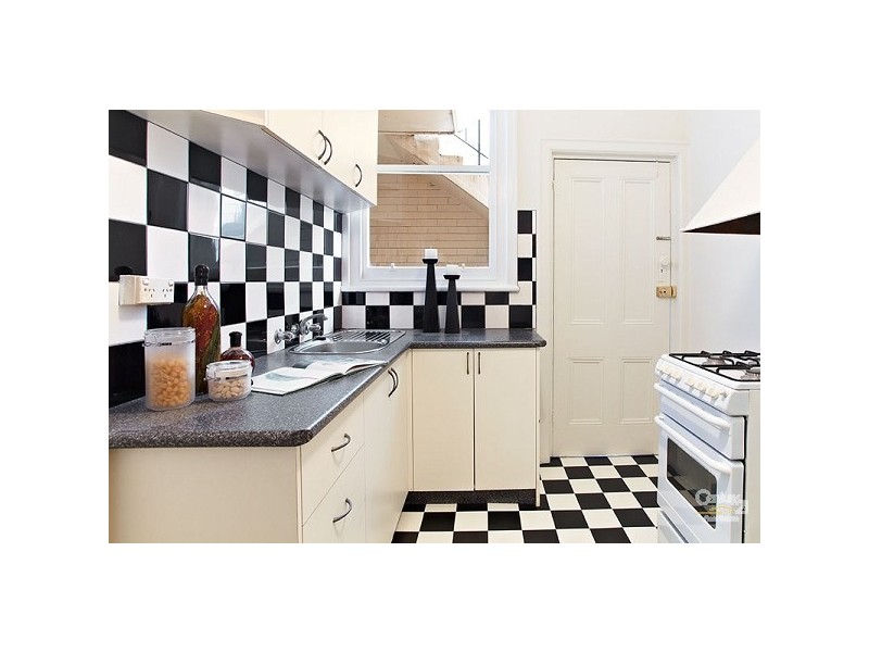 8/15 CRIMEA STREET, St Kilda VIC 3182