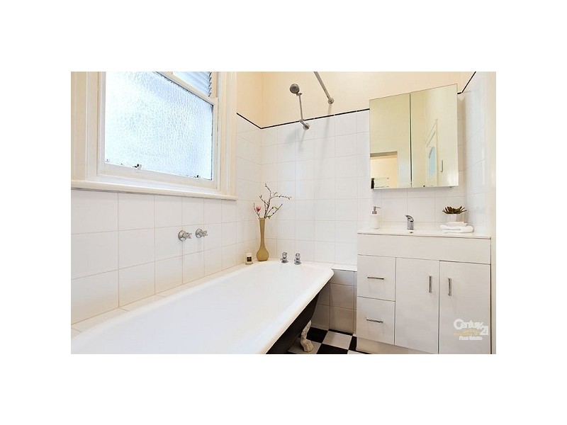 8/15 CRIMEA STREET, St Kilda VIC 3182