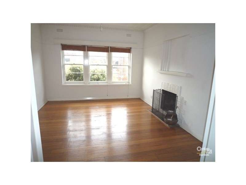 2/11 IRVING AVE, Prahran VIC 3181