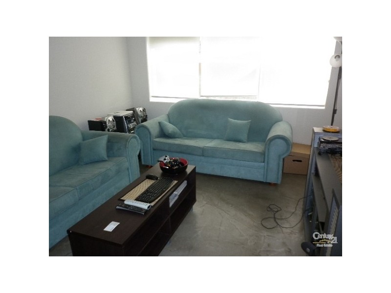 1/45 ROBE STREET, St Kilda VIC 3182