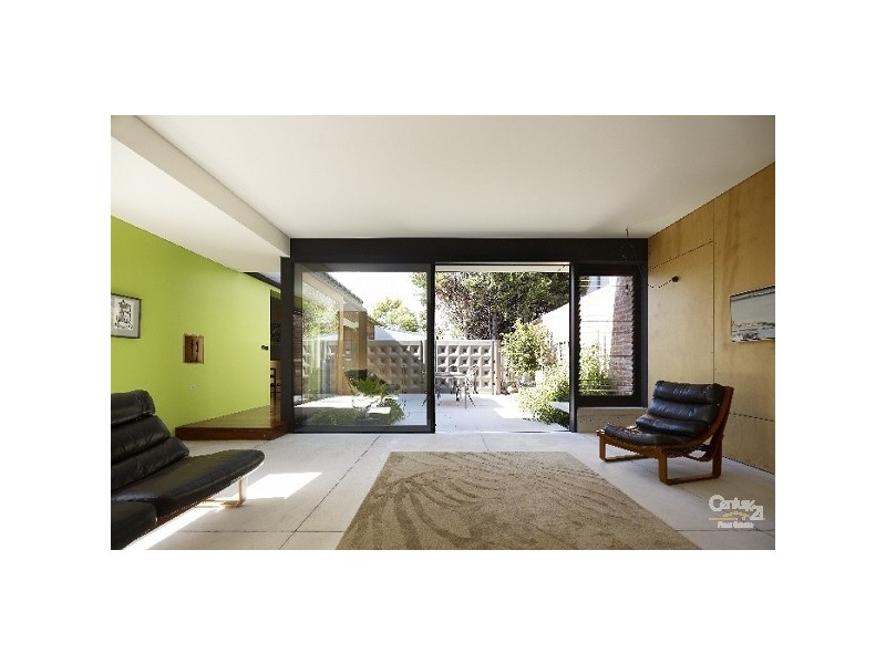 8 JERVOIS STREET, St Kilda VIC 3182