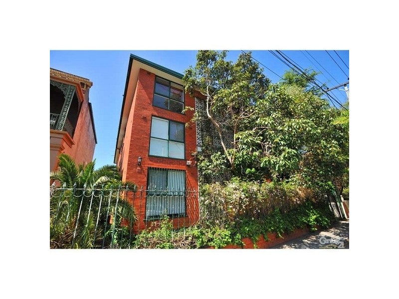 1/45 ROBE STREET, St Kilda VIC 3182