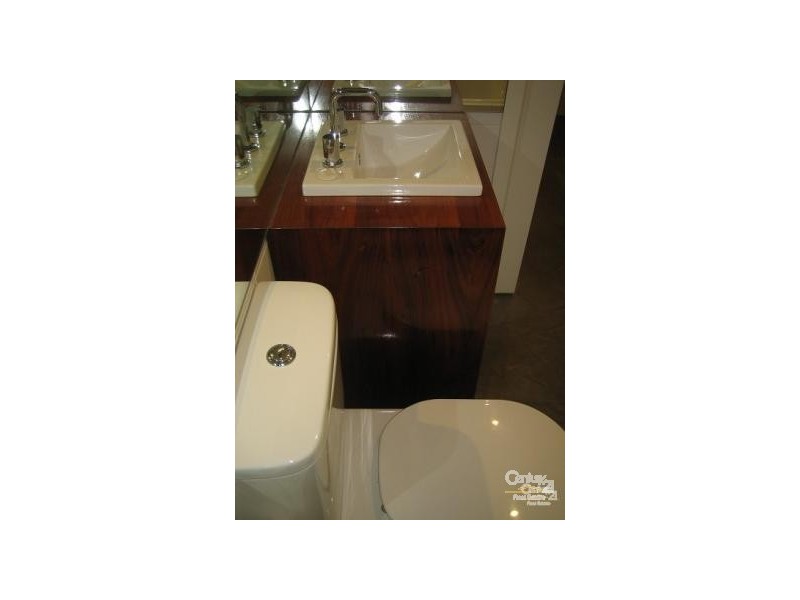 1/45 ROBE STREET, St Kilda VIC 3182