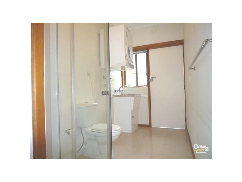 17 CAMBRIDGE STREET, Caulfield North VIC 3161