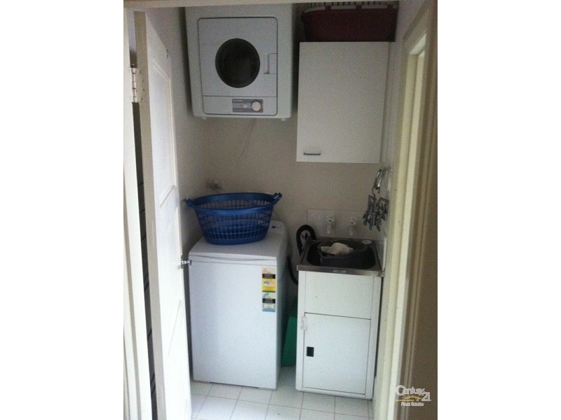 3/57 ROBE STREET, St Kilda VIC 3182