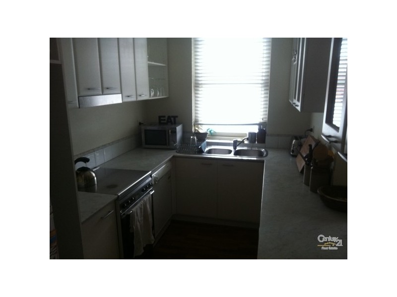 3/57 ROBE STREET, St Kilda VIC 3182