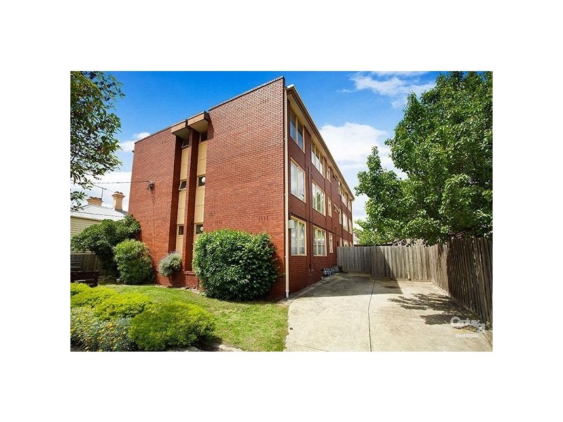 2/4 NORMANBY STREET, Prahran VIC 3181