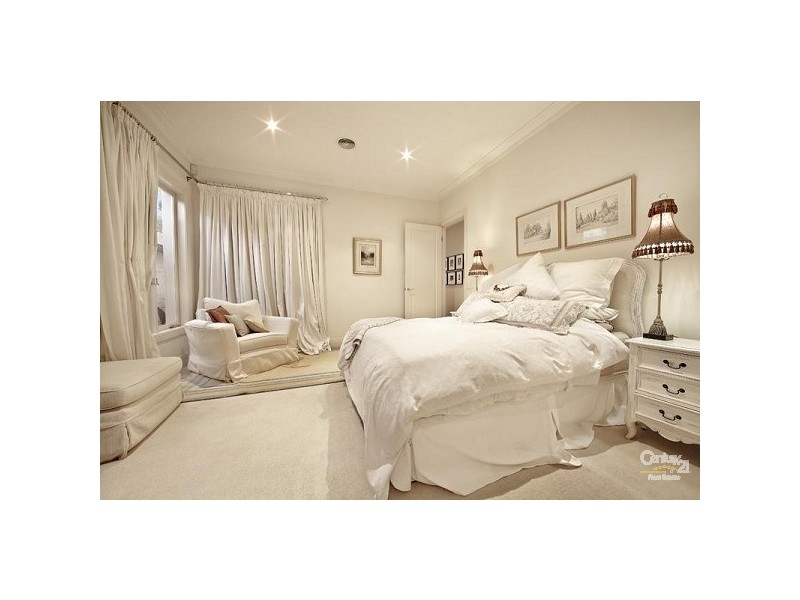 2/1 THOMSON STREET, Brighton VIC 3186