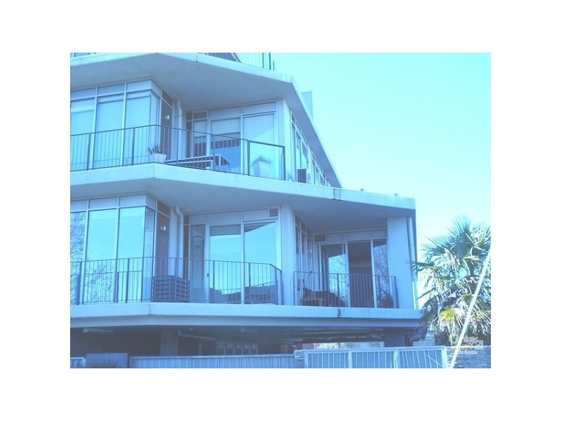 107/122 ORMOND ROAD, Elwood VIC 3184