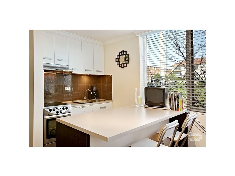 8/34 MATHOURA ROAD, Toorak VIC 3142