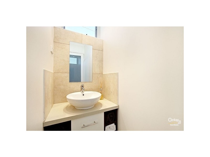 8/34 MATHOURA ROAD, Toorak VIC 3142