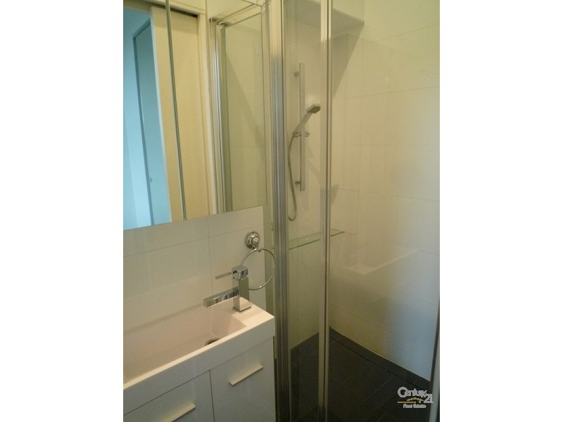 5/83 QUEENS ROAD, Melbourne VIC 3000