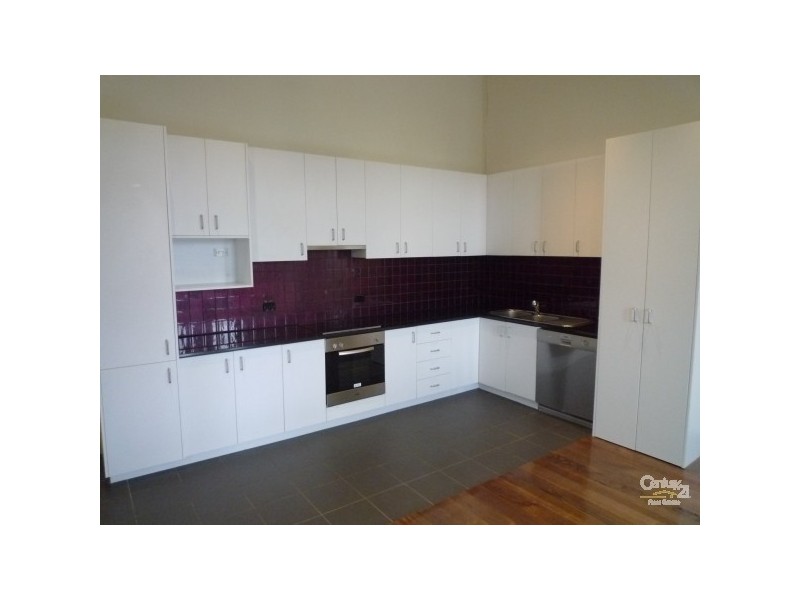 5/83 QUEENS ROAD, Melbourne VIC 3000