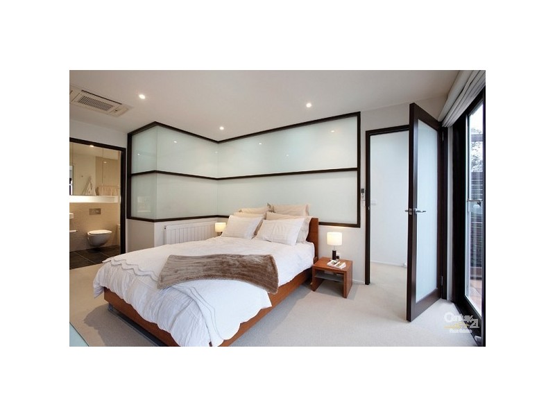 352 RATHDOWNE STREET, Carlton North VIC 3054