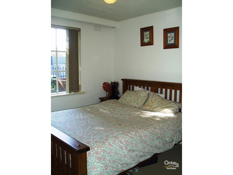 2/328 DANDENONG ROAD, St Kilda East VIC 3183