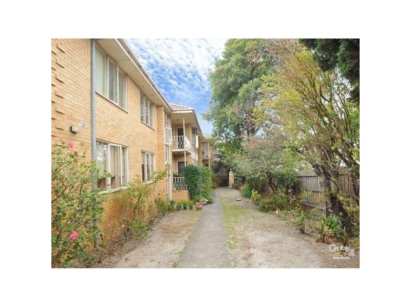 1/560 INKERMAN STREET, St Kilda VIC 3182